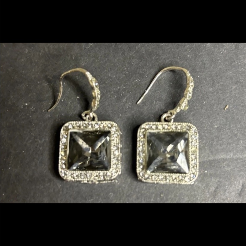 Elegant Silver Square Earrings - Picture 3 of 8